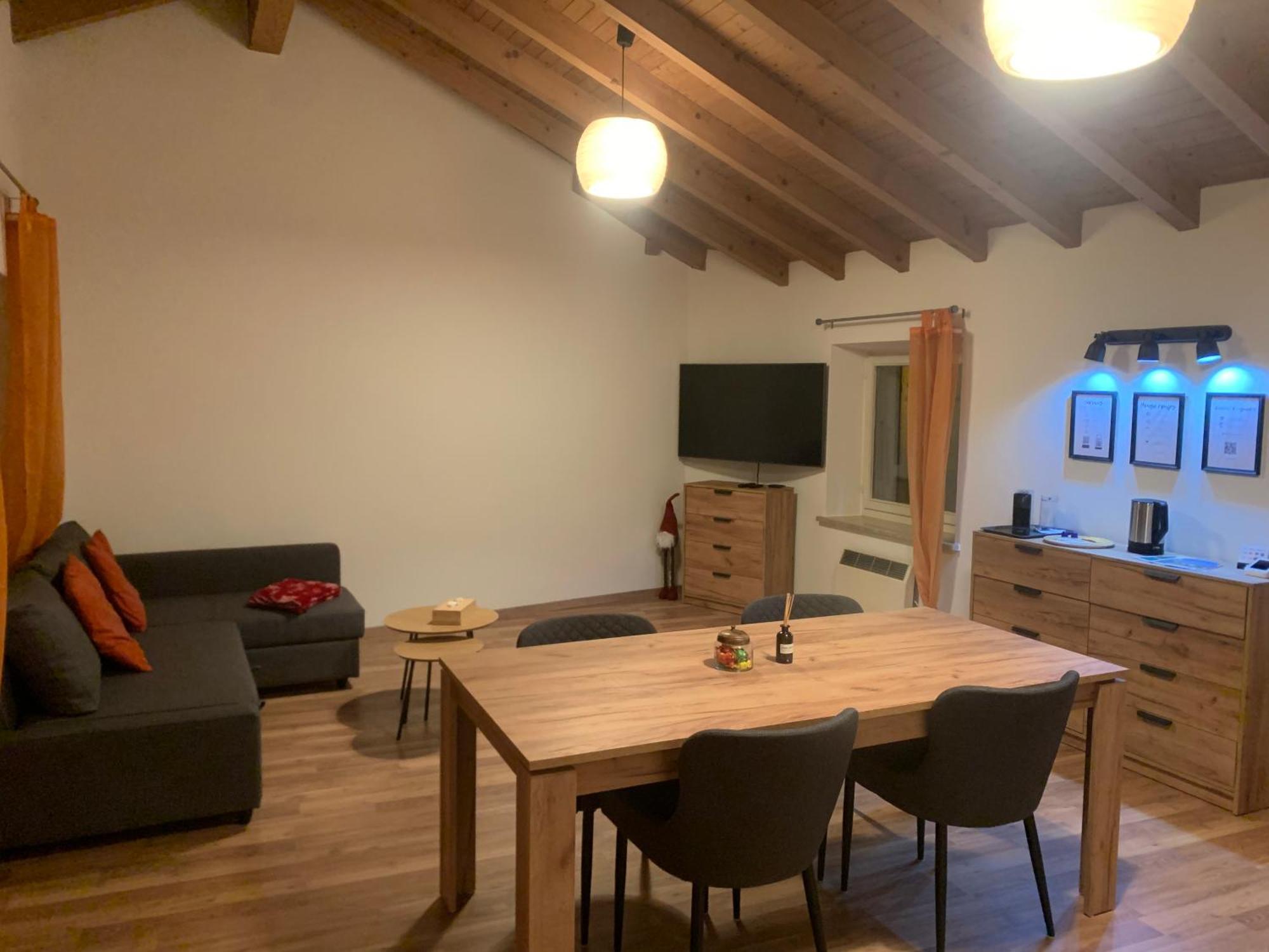 Piazza Grande House Apartment โลการ์โน ภายนอก รูปภาพ