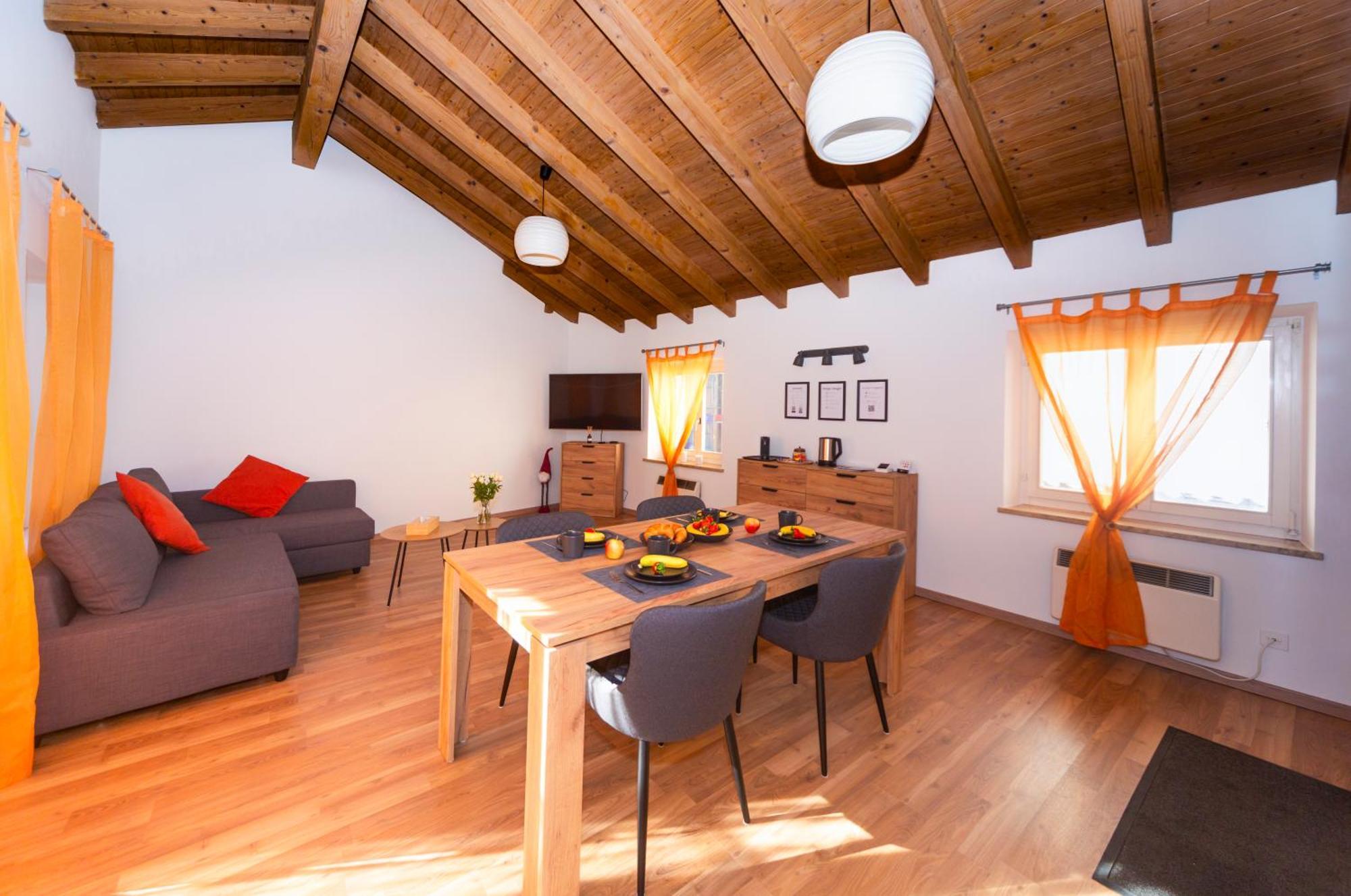 Piazza Grande House Apartment โลการ์โน ภายนอก รูปภาพ